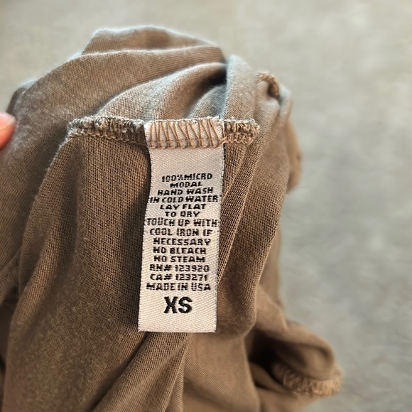 LA MADE SLEEVELESS TOP - Picture 7 of 8